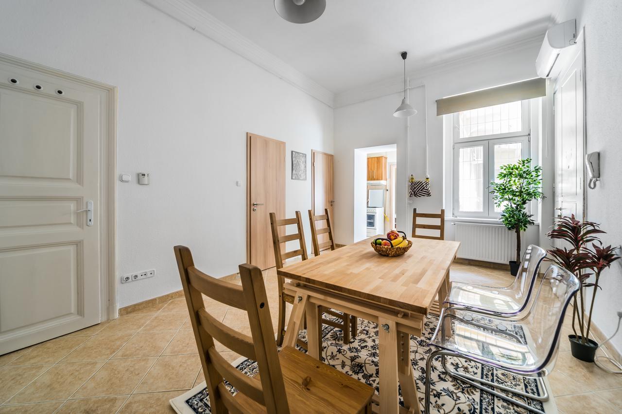 Appartement Nyár 3 Bedroom Centre Entire